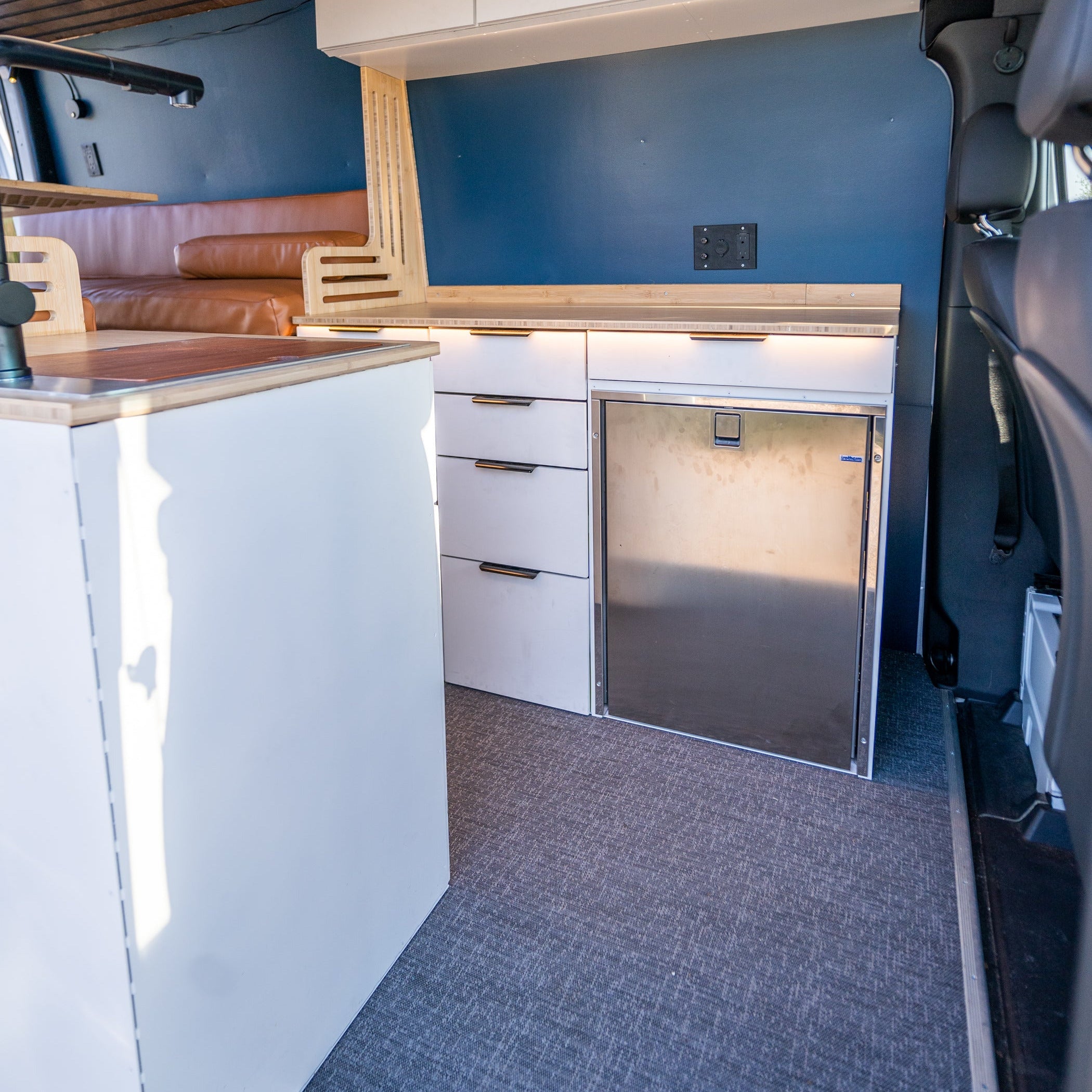 DIY Kit: Fridge Cabinet with Isotherm 130 Drawer