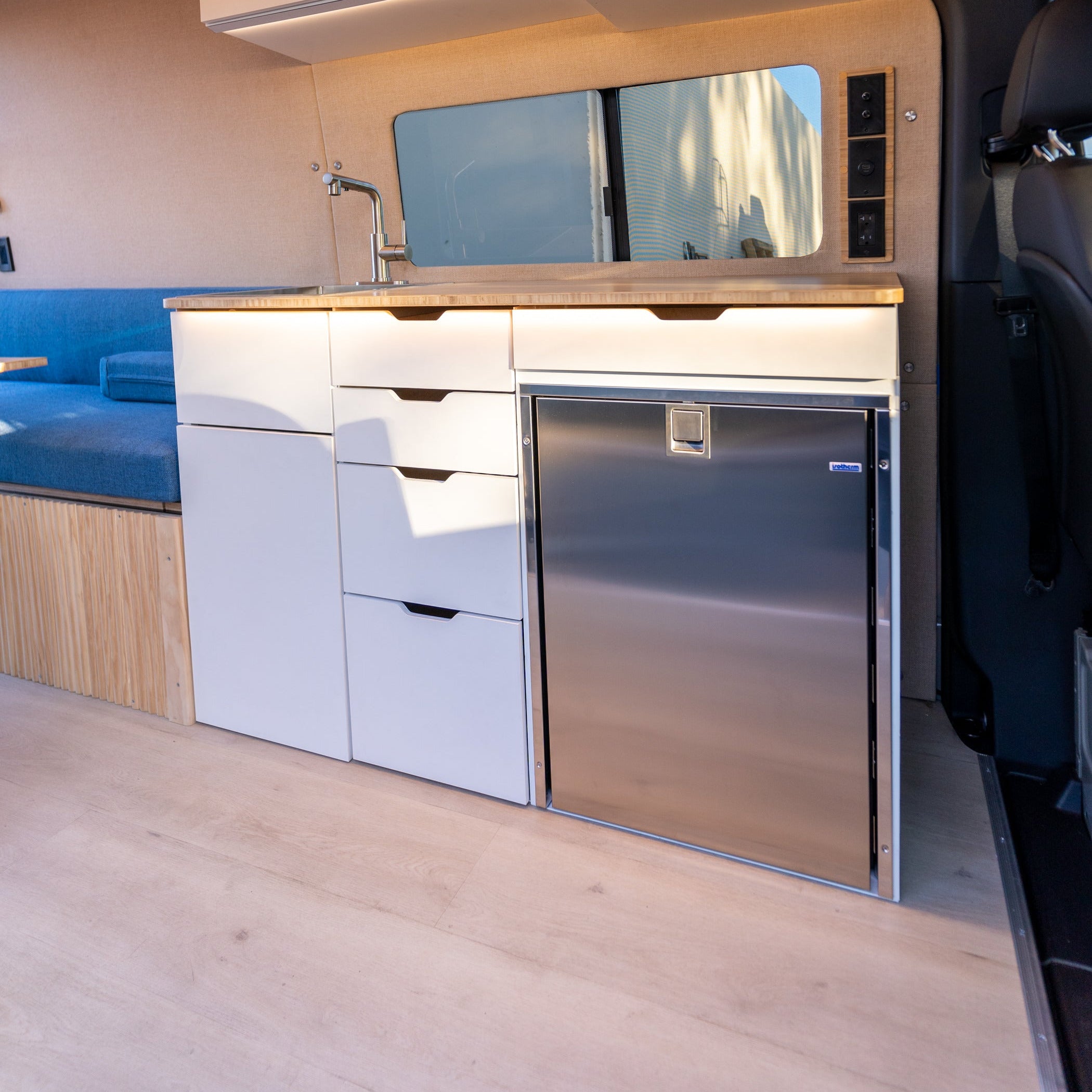 DIY Kit: Fridge Cabinet with Isotherm 130 Drawer